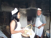Ruggero e Silvana fanno il pane