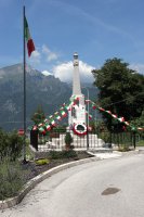 Monumento addobbato
