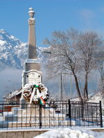 Monumento innevato